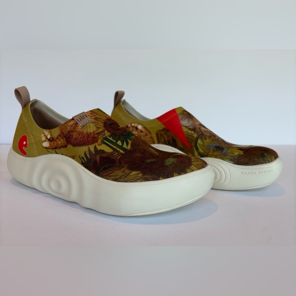 UIN Women's Cat Print Slip-On Shoes - Multicolor - Picture 2 of 11